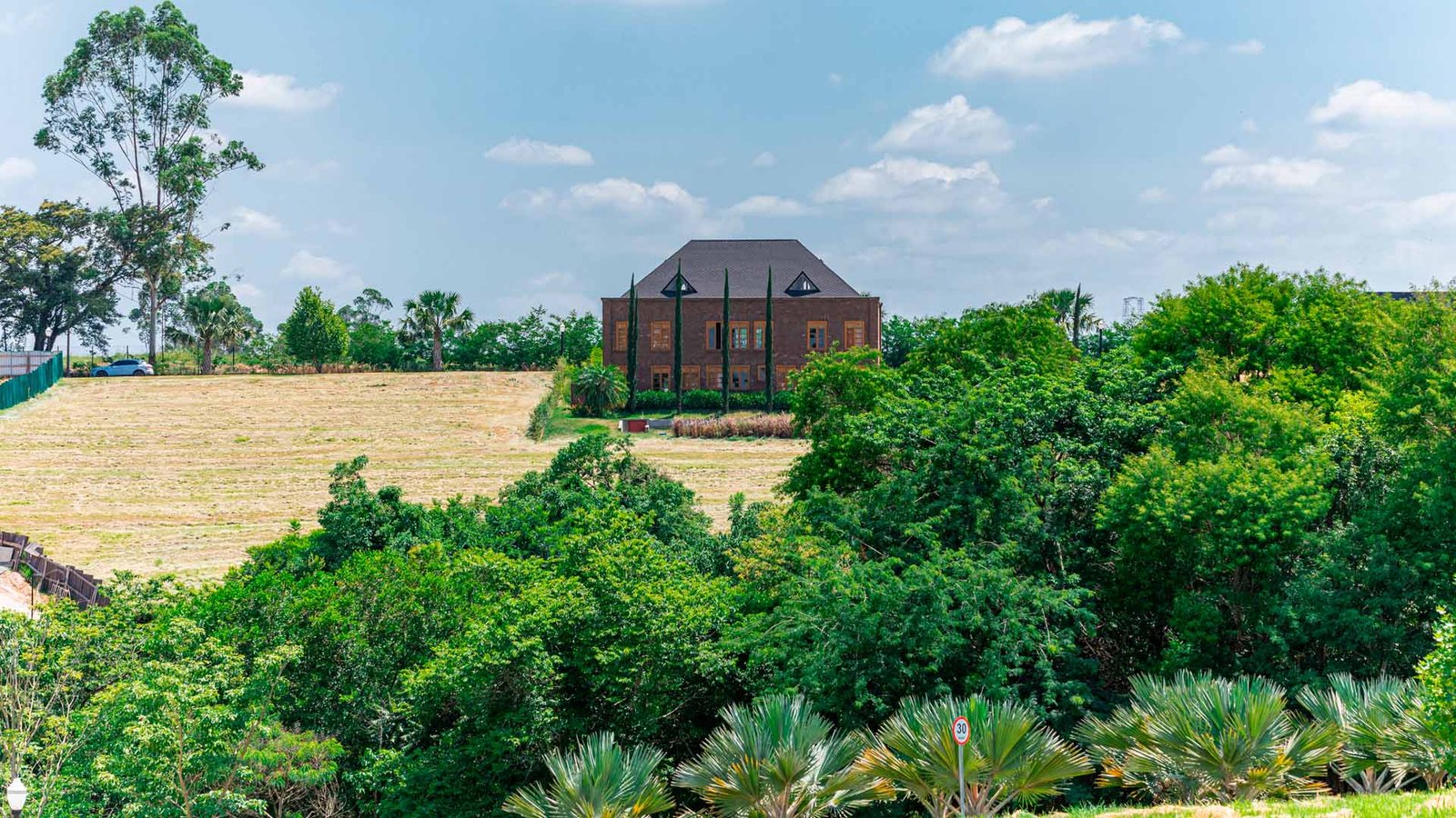 Luxo minimalista: a tendência de simplificar o luxo sem perder a sofisticação