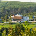 Casa de campo contemporânea: sofisticação, natureza e conforto em um só lugar